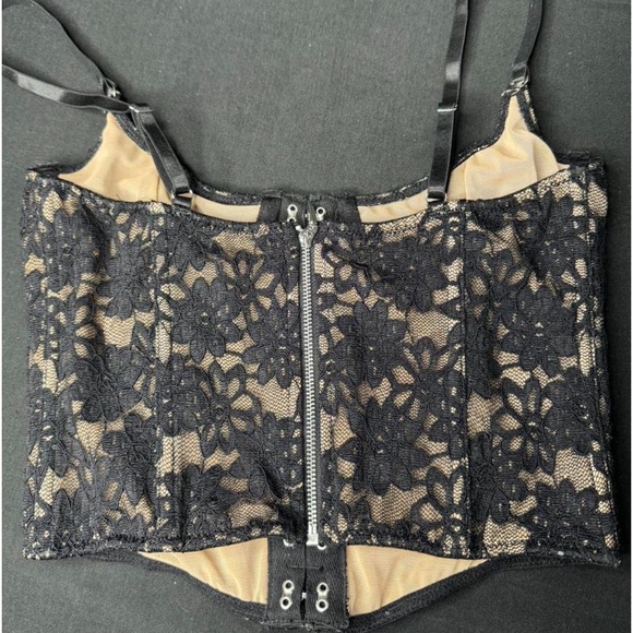 White Fox Corset - Picture 2 of 3